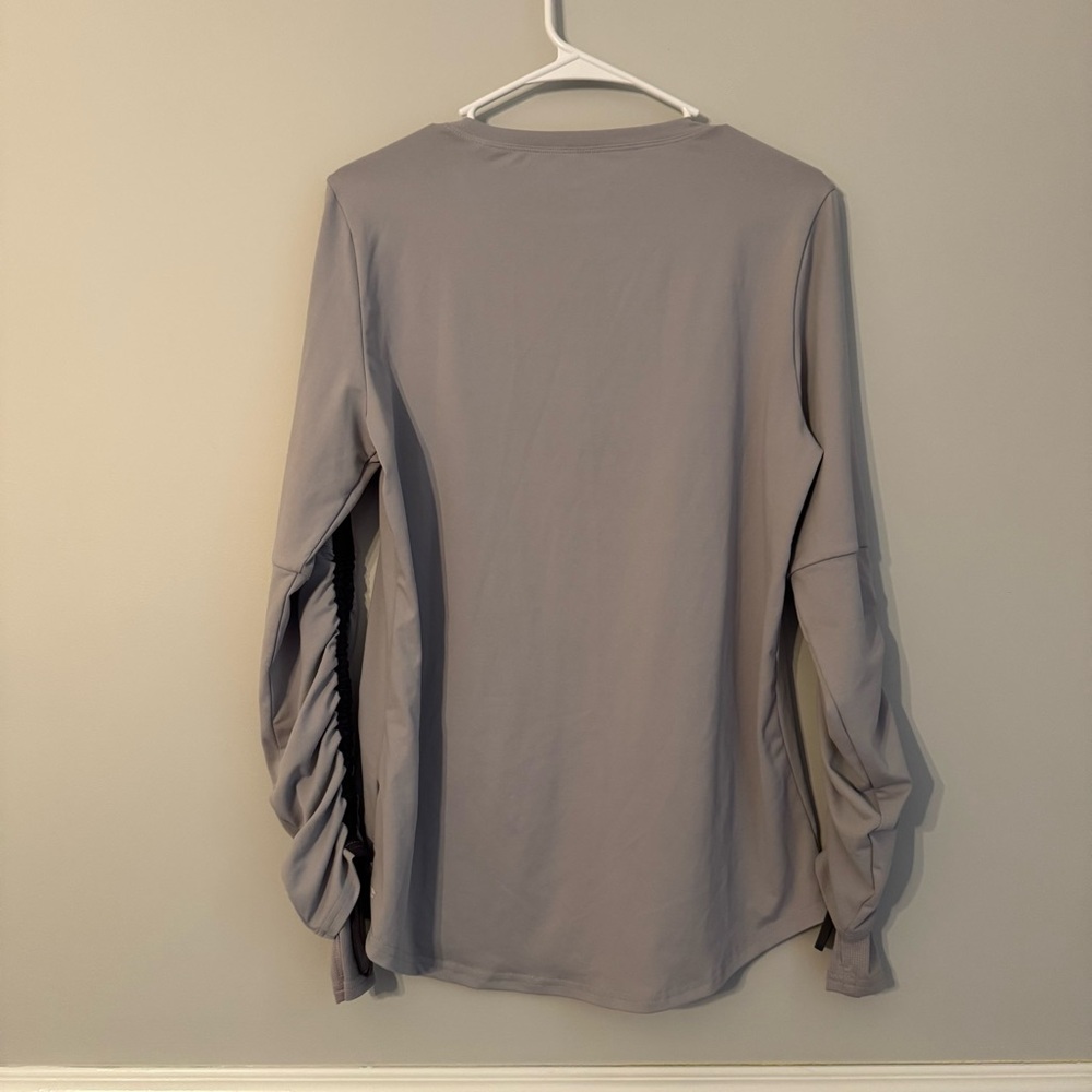Fabletics Gray long sleeve with Black Ruched Sleeves (A2-11)‎ - Picture 2 of 5